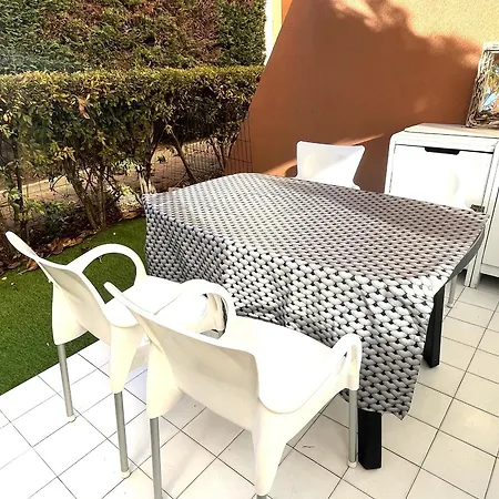 T2 Climatise Avec Jardin Prive Et Piscine, A 100m De La Plage Au Cap D'agde - Fr-1-769-1 * אגדה